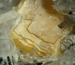 йортдалит